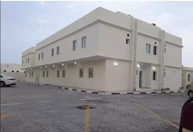 Wohn Klaar eigendom 2 Schlafzimmer U/F Wohnung  zu vermieten in Doha #15949 - 1  image 